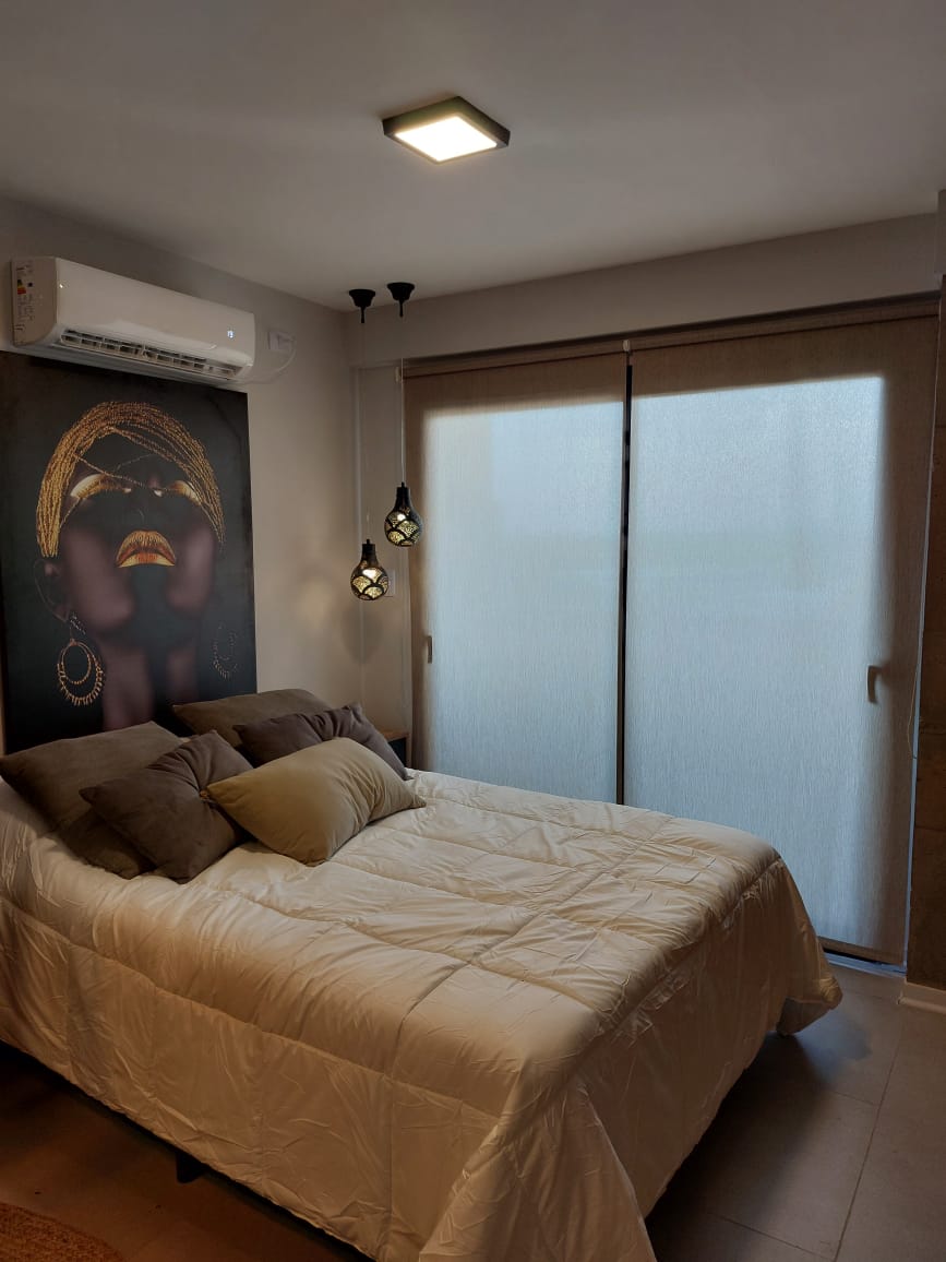 Mes de las Cortinas